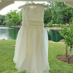 FLOWERGIRLS Janell Berte Flower Girls  Dress Gown Size 6x Ivory Cream  Satin Bow
